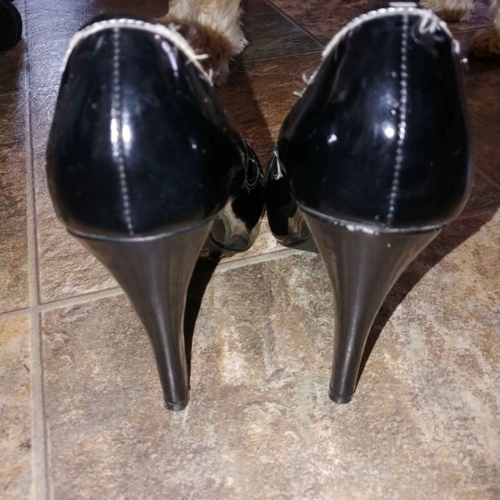 Heels - Picture 3 of 3